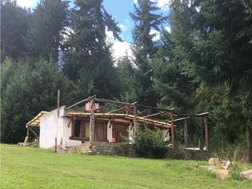 EN VENTA EXCELENTE CHACRA DE 2 HA CON 2 CASAS, 2 DPTOS Y QUINCHO CH143