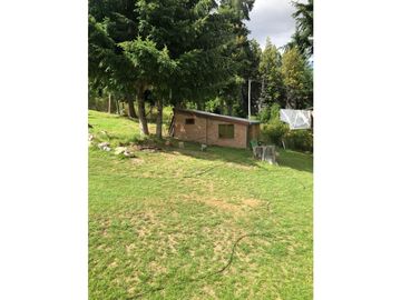 EN VENTA EXCELENTE CHACRA DE 2 HA CON 2 CASAS, 2 DPTOS Y QUINCHO CH143