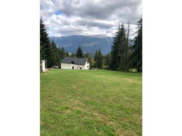 EN VENTA EXCELENTE CHACRA DE 2 HA CON 2 CASAS, 2 DPTOS Y QUINCHO CH143