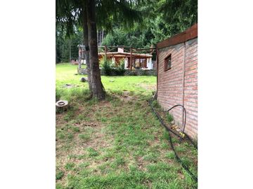 EN VENTA EXCELENTE CHACRA DE 2 HA CON 2 CASAS, 2 DPTOS Y QUINCHO CH143