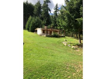 EN VENTA EXCELENTE CHACRA DE 2 HA CON 2 CASAS, 2 DPTOS Y QUINCHO CH143