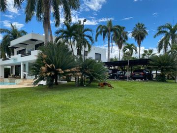Se vende magnifica casa campestre en Melgar