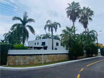 Se vende magnifica casa campestre en Melgar