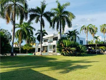 Se vende magnifica casa campestre en Melgar