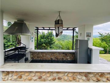 Se vende magnifica casa campestre en Melgar
