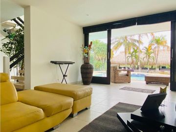 Se vende magnifica casa campestre en Melgar