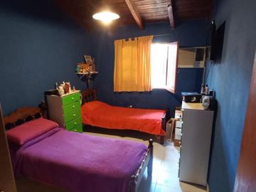 EN VENTA- CASA DE 2 DORMITORIOS SOBRE CALLE LEBEHNSHON