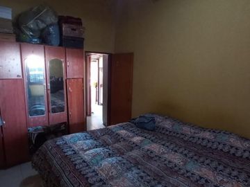 EN VENTA- CASA DE 2 DORMITORIOS SOBRE CALLE LEBEHNSHON
