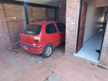 EN VENTA- CASA DE 2 DORMITORIOS SOBRE CALLE LEBEHNSHON
