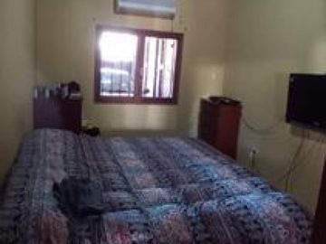 EN VENTA- CASA DE 2 DORMITORIOS SOBRE CALLE LEBEHNSHON