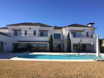 IMPONENTE CHALET DE GRAN CATEGORIA EN VENTA