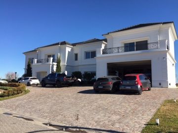 IMPONENTE CHALET DE GRAN CATEGORIA EN VENTA