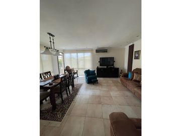 SE VENDE CASA EN LA ALAMEDA
