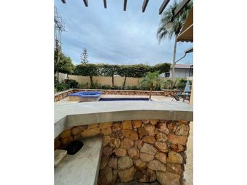 SE VENDE CASA EN LA ALAMEDA