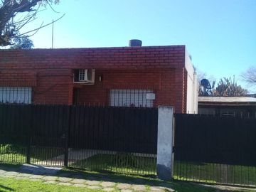 Venta casa 4 ambientes lote amplio  Derqui Pilar
