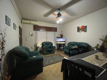 Venta casa 4 ambientes lote amplio  Derqui Pilar