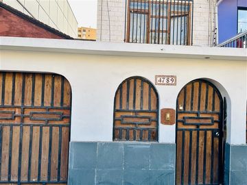 Se Vende Casa en Conjunto Reina Mar de 4 dorm. en Iquique