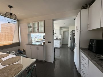 VENTA DEPARTAMENTO EL GOLF, VERBO DIVINO,4 ESTACIONAMIENTOS