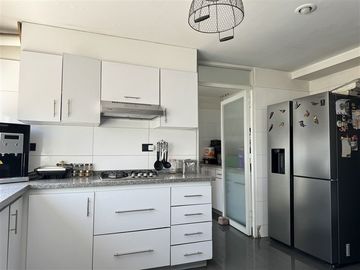 VENTA DEPARTAMENTO EL GOLF, VERBO DIVINO,4 ESTACIONAMIENTOS