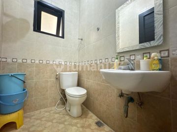 Rumah 2 Lantai Siap Huni Dalam Cluster Ekslusif di Pejaten