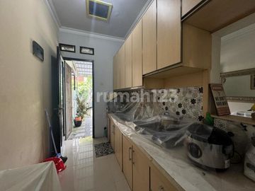 Rumah 2 Lantai Siap Huni Dalam Cluster Ekslusif di Pejaten