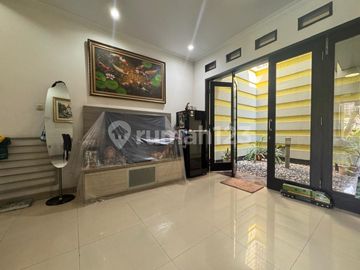 Rumah 2 Lantai Siap Huni Dalam Cluster Ekslusif di Pejaten