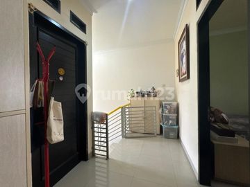 Rumah 2 Lantai Siap Huni Dalam Cluster Ekslusif di Pejaten
