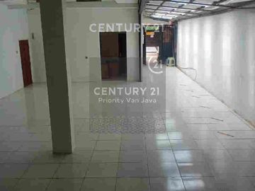 Ruang Usaha Di Mainroad Holis Cocok Untuk Gudang / Usaha Konveksi