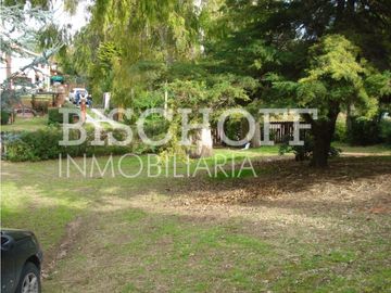 AMPLIO TERRENO MULTIFAMILIAR CON CASA A RECICLAR, ZONA CENTRO