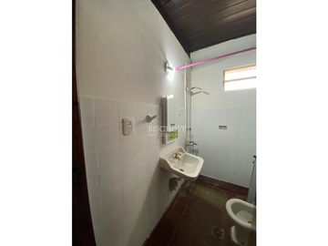 AMPLIO TERRENO MULTIFAMILIAR CON CASA A RECICLAR, ZONA CENTRO