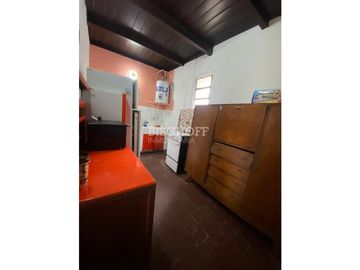 AMPLIO TERRENO MULTIFAMILIAR CON CASA A RECICLAR, ZONA CENTRO