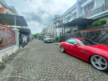 Rumah mewah dalam perumahan elite dengan security 24 jam di seputaran Jalan Tambak utara Mirota Godean