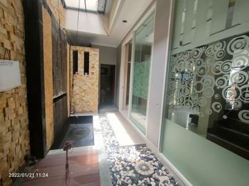 Rumah mewah dalam perumahan elite dengan security 24 jam di seputaran Jalan Tambak utara Mirota Godean