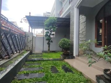 Rumah mewah dalam perumahan elite dengan security 24 jam di seputaran Jalan Tambak utara Mirota Godean