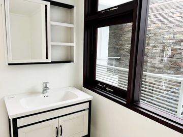 Di Jual Rumah Baru Siap Huni 4 Kamar di Batununggal Elok Bandung