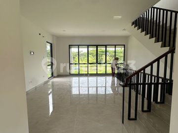 Disewa Ruko West Village Luas 6 X 12 4 Lantai ( Pakai Lift)
