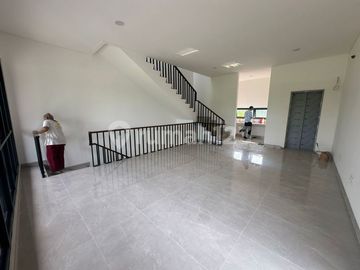 Disewa Ruko West Village Luas 6 X 12 4 Lantai ( Pakai Lift)