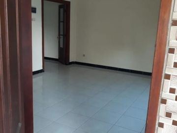 Dijual rumah siap huni belakang giant Margorejo Surabaya
