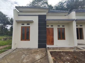 RUMAH MURAH TEPI JALAN UTAMA DI SECANG MAGELANG