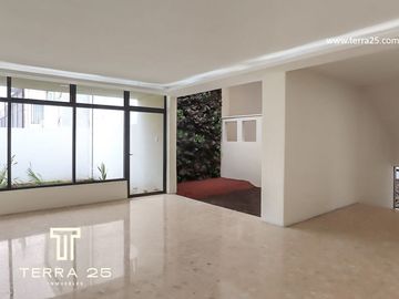 CASA  ESQUINERA REMODELADA A LA VENTA EN SATELITE EN VENTA