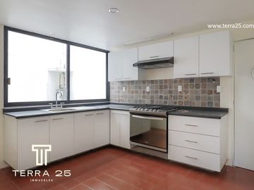 CASA  ESQUINERA REMODELADA A LA VENTA EN SATELITE EN VENTA