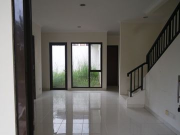 DIJUAL CEPAT RUMAH MINIMALIS 2 LANTAI DI THE AVANI CLUSTER AMARILLA BSD
