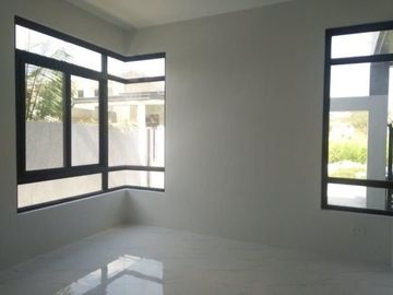 House for Sale with Swimming Pool and 4 BR in Cuayan Angeles City Near SM Clark