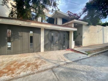 Casa en venta en Lomas de Tecamachalco