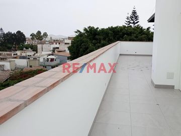 Exclusivos departamentos iluminados, con excelente ubicación en la Urb. Los Rosales.
Financiado por el BCP.
ENTREGA MAYO  2025.
Con accesos a las a