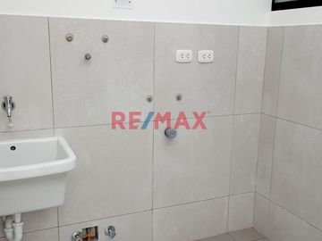Exclusivos departamentos iluminados, con excelente ubicación en la Urb. Los Rosales.
Financiado por el BCP.
ENTREGA MAYO  2025.
Con accesos a las a