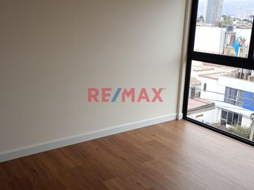 Exclusivos departamentos iluminados, con excelente ubicación en la Urb. Los Rosales.
Financiado por el BCP.
ENTREGA MAYO  2025.
Con accesos a las a