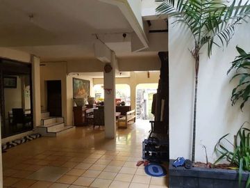 Rumah Kost-Kostan Belakang Universitas Trilogi