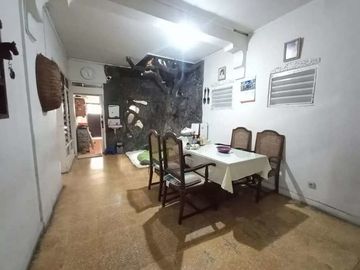 Rumah Kost-Kostan Belakang Universitas Trilogi