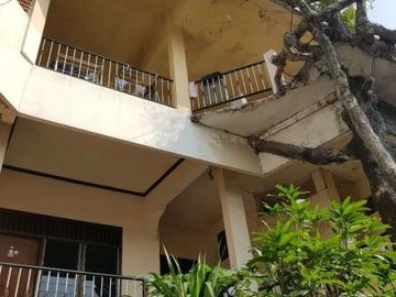 Rumah Kost-Kostan Belakang Universitas Trilogi
